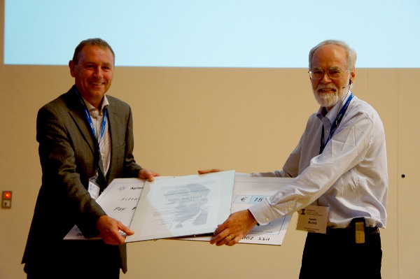 Gareth Morris Receiving the Russell Varian Prize for his INEPT contribution to NMR